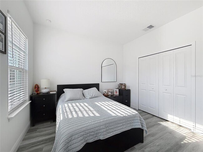 Building Photo - 16950 SW 42 Ave