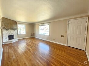 Building Photo - $1,700 - 2 Bed / 1 Bath Charming Rancher H...