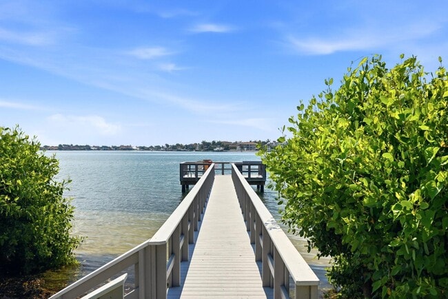 Building Photo - 6105 Palma Del Mar Blvd S