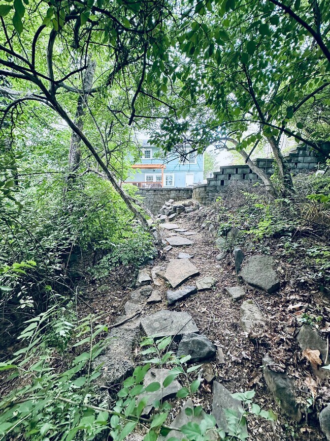 Building Photo - 708 Old Dallas Rd