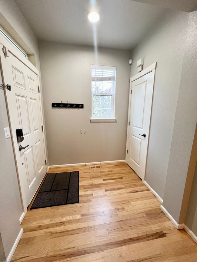 Building Photo - Well maintained 4bd in Lynnwood