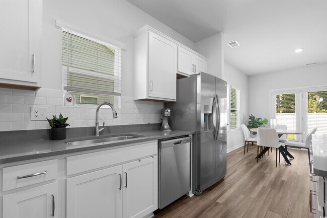 Building Photo - 655 Parker Ct