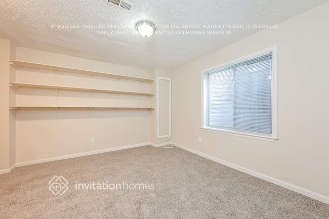 Building Photo - 4923 N Wildflowers Way