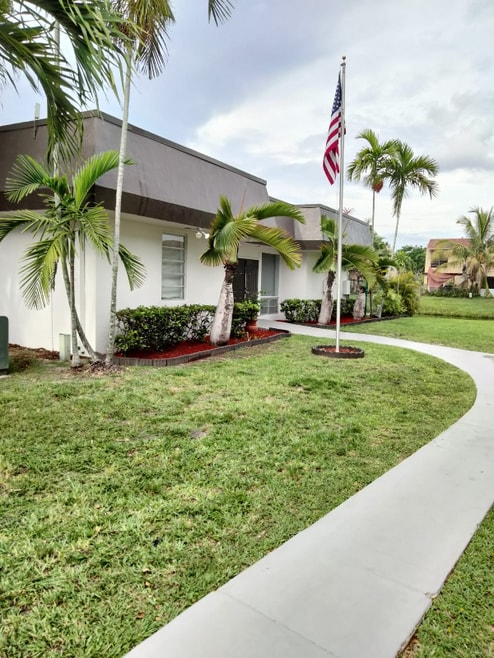 Building Photo - 10395 N Kendall Dr