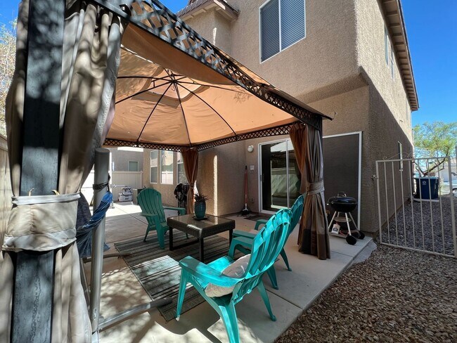 Building Photo - ABSOLUTELY AMAZING! Large 4 bedroom 2 stor...