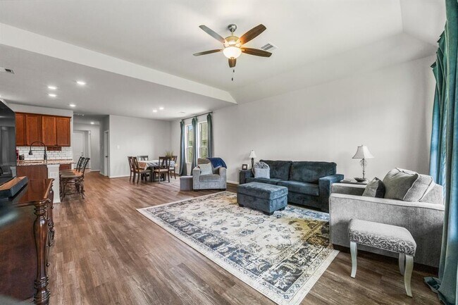 Building Photo - 819 Spruce Pine Dr