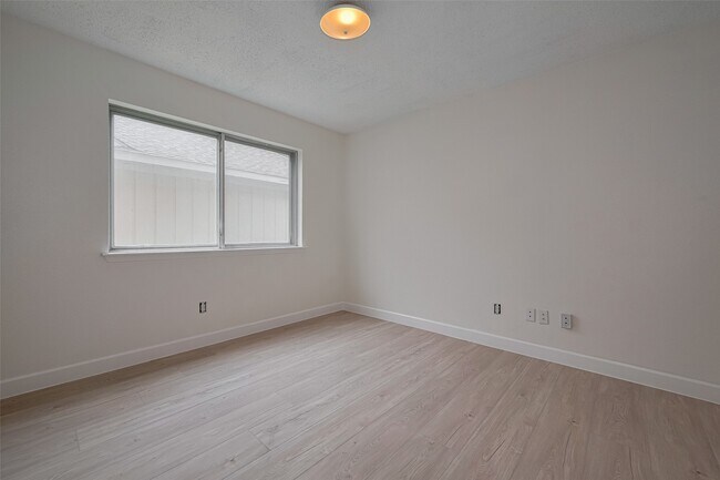 Building Photo - 15934 Barbarossa Dr