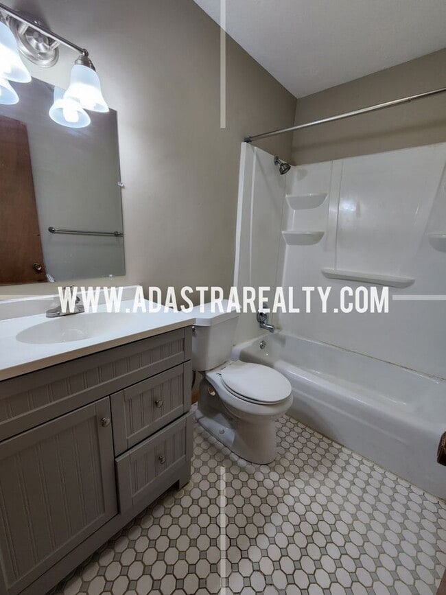 Building Photo - 212 Brookside Dr