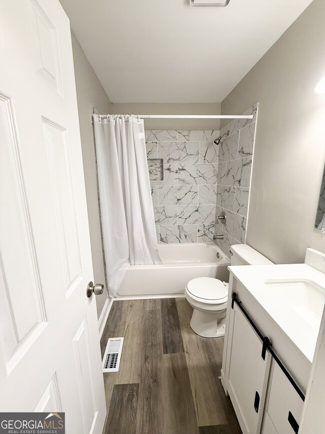 Building Photo - 207 Custer Cir