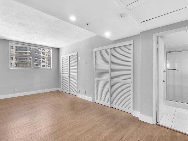 Building Photo - 3001 S Ocean Dr
