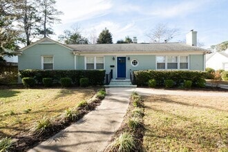 Building Photo - Fully furnished- Beautiful Forest Hills Home