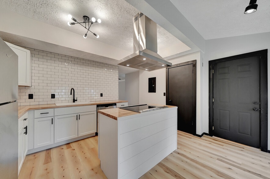 Building Photo - 2225 D St