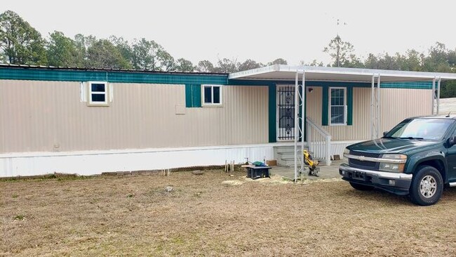 Building Photo - Newly Renovated 2br 1ba Mobile Home