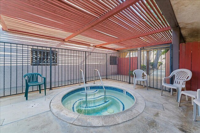 Building Photo - 719 N Eucalyptus Ave