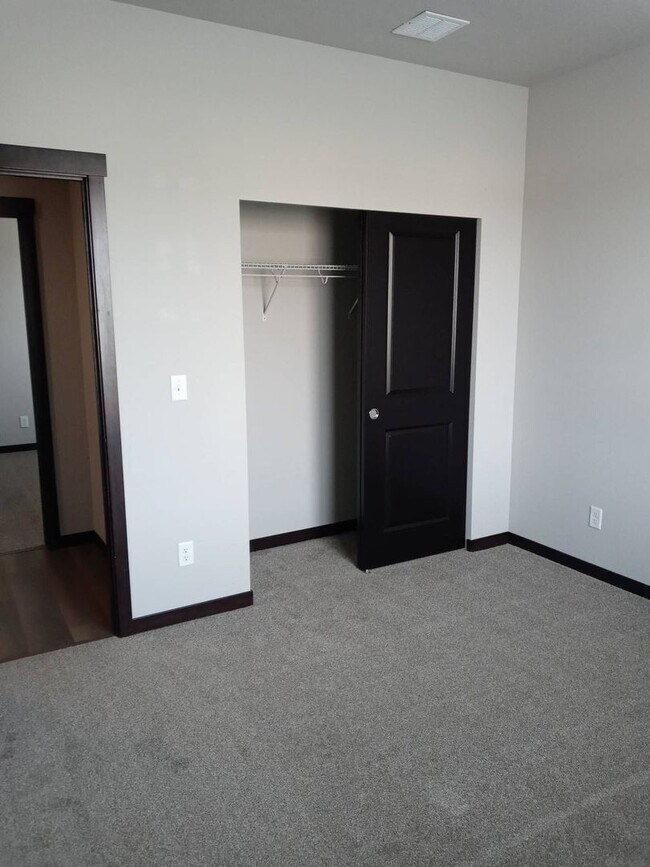 Building Photo - Beautiful 3-bedroom, 2-bath home at Woodbr...