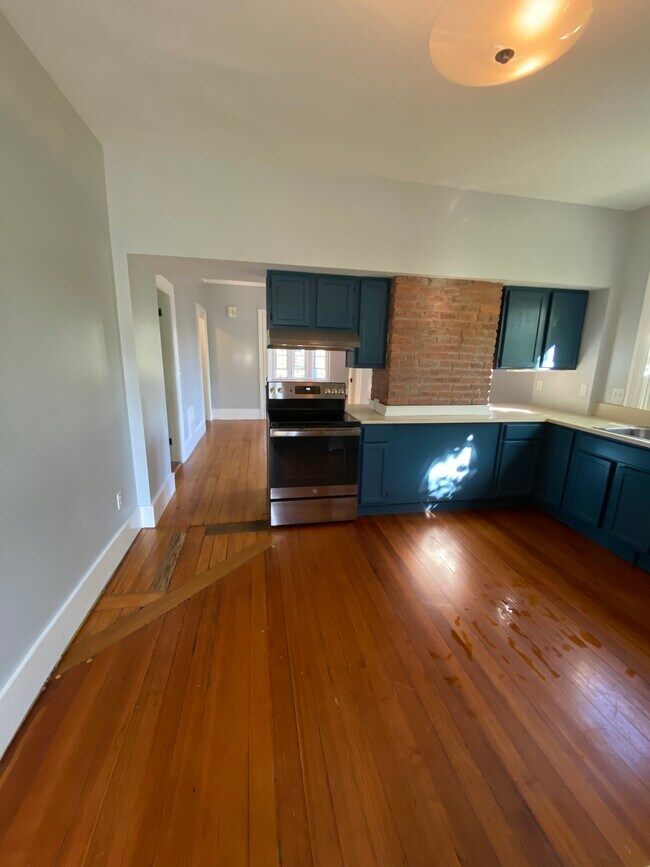 Building Photo - 86 Holden St