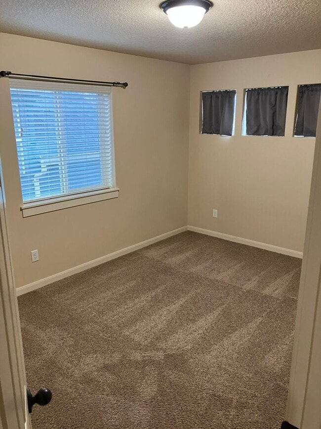 Building Photo - Beautiful Craftsman Style Home in Felida - 3 Bedroom/2.5 Bath - Available for showing on 3/30!