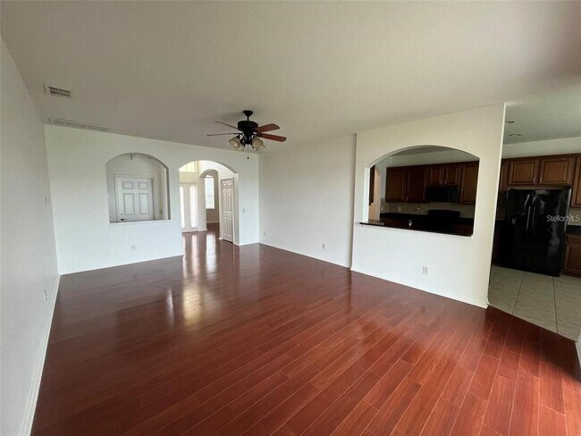 Building Photo - 10757 Pictorial Park Dr