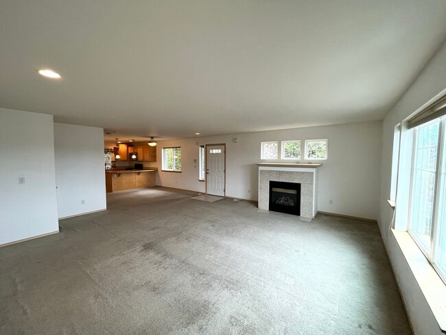 Building Photo - 3 Story, Large Home, Next to a Park with V...