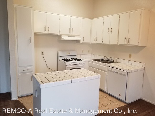 Building Photo - 845 Redondo Ave