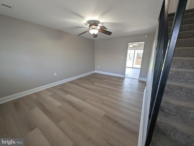 Building Photo - 8435 Norwood Dr