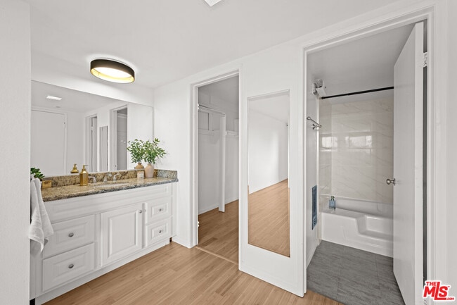 Building Photo - 10535 Wilshire Blvd