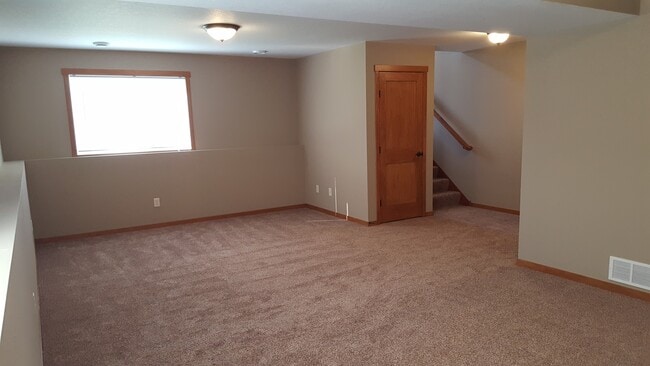 Building Photo - 3984 Stone Point Dr NE