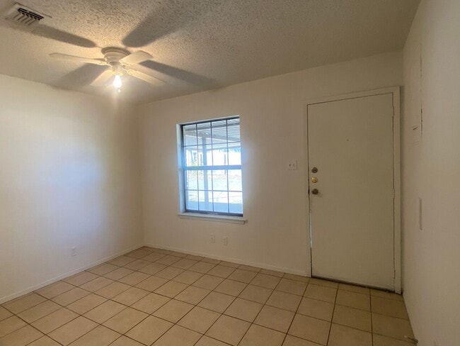 Building Photo - 2 BEDROOM DUPLEX, LAWN CARE AND WATER INCLUDED