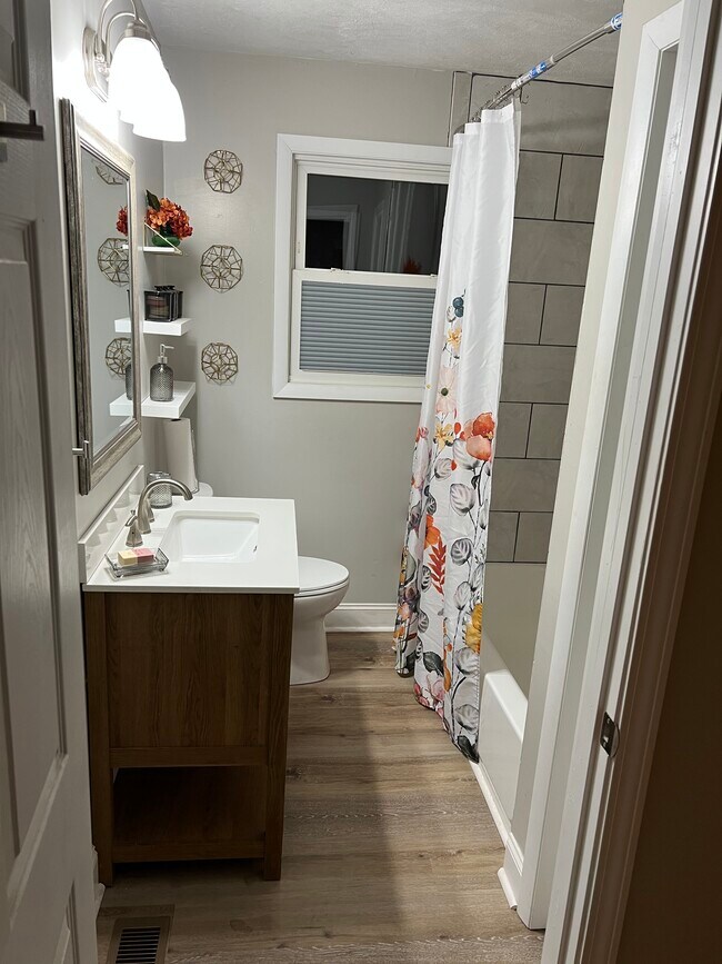 Building Photo - 2008 Robin Rd