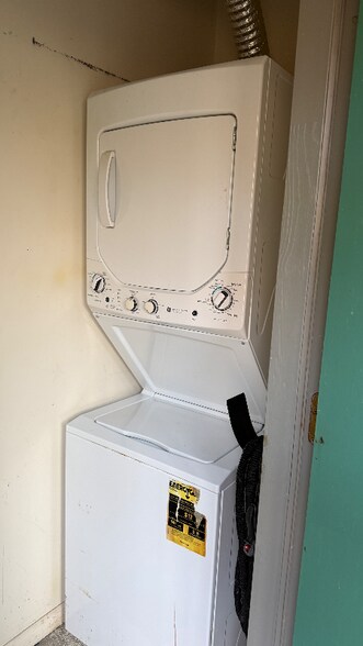 Building Photo - 500 Fairway Village Dr