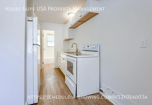 Building Photo - 15216 Bellaire Ave