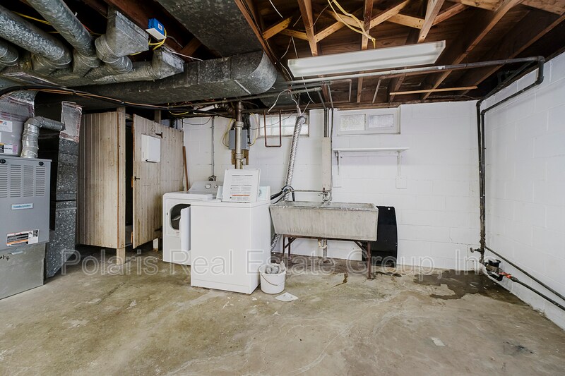 Building Photo - 4702 Rookwood Ave