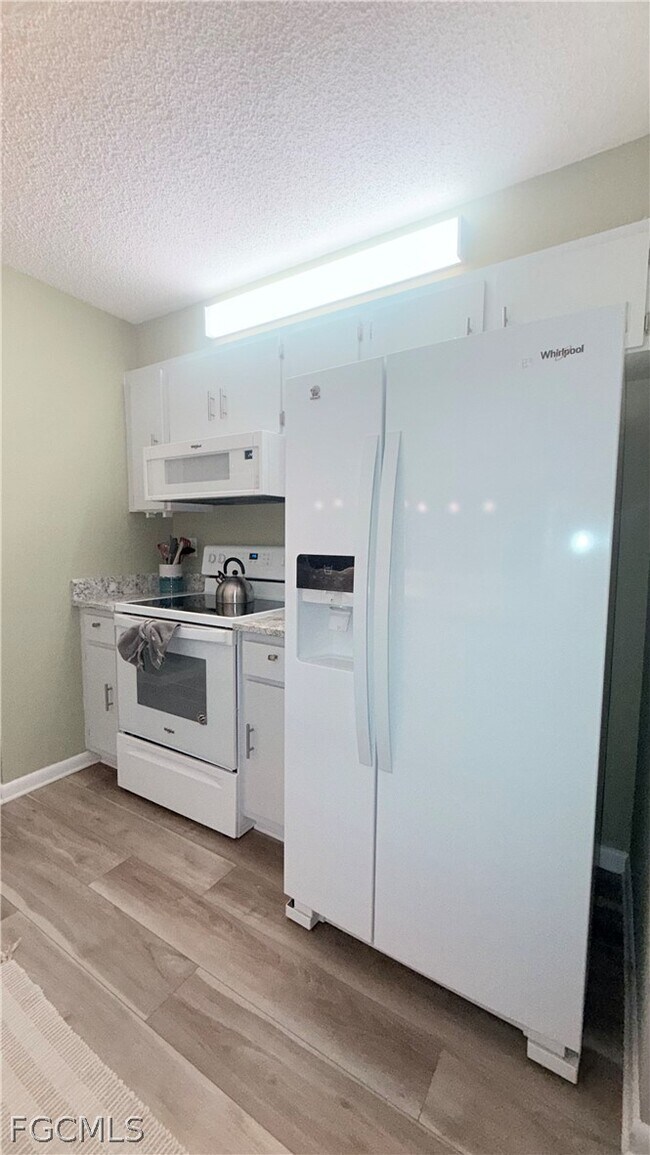 Building Photo - 9540 Green Cypress Ln