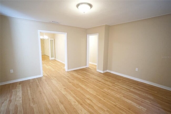 Building Photo - 1424 E Park Cir