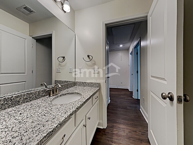 Building Photo - 132 Sweet Gum Dr