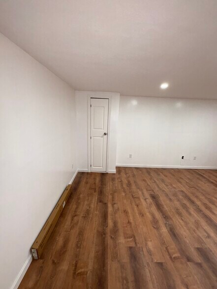 Building Photo - 209 South Dr