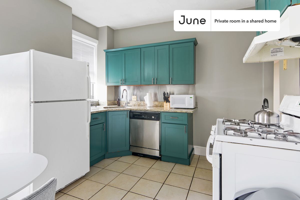 Building Photo - Room in Shared 4 bed/2 bath home in Allston