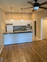 Building Photo - 520 7th Pl