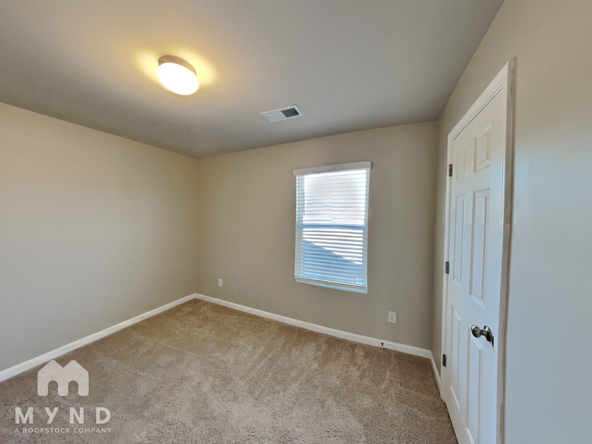 Building Photo - 743 The Heights Ln