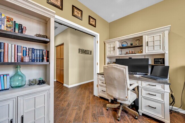 Building Photo - 6015 Stillmeadow Dr
