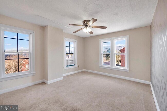 Building Photo - 4300 Main St