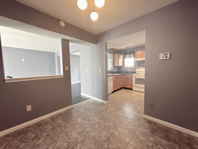 Building Photo - 3-bedroom, 2-bathroom home located in Cincinnati offering a functional layout and practical ameni...
