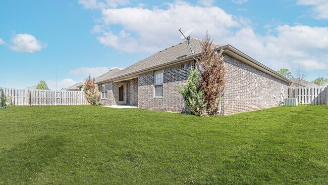 Building Photo - Beautiful Home in Bentonville!