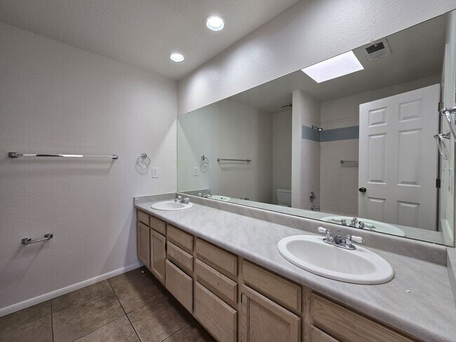 Building Photo - 4223 Sundance St