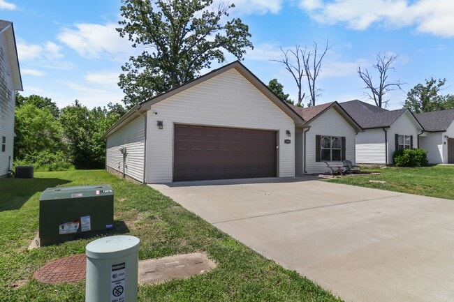 Building Photo - 1286 Magnum Dr