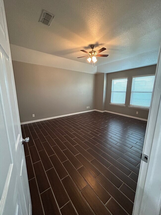 Building Photo - 1117 Avenida De Mexico