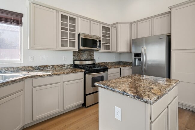 Building Photo - Beautifully Updated 4-Bedroom Home with 3-...
