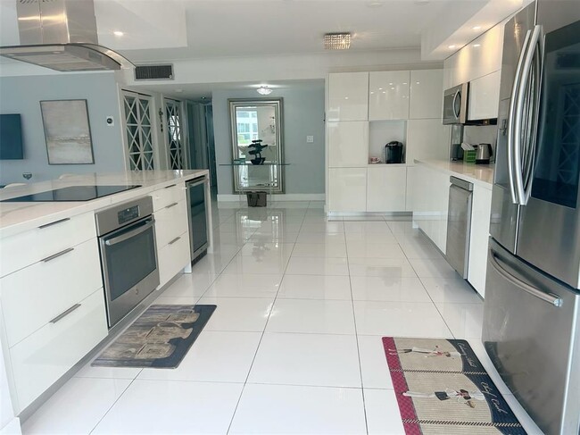Building Photo - 3051 NE 47th Ct