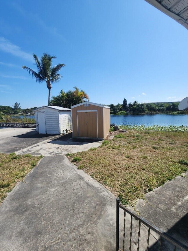 Building Photo - 4248 Hibiscus Cir