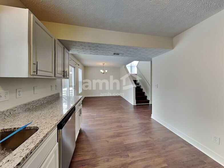 Building Photo - 568 Princeton St